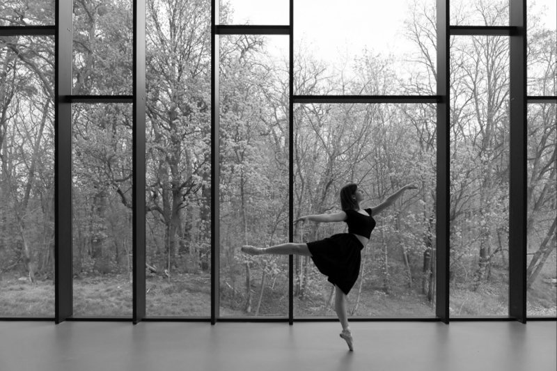 2016 ZIELONA GORA Ania Szafran baletnica w miescie ballerina project tancerka balet ballerina window okno baletnica w oknie okna biblioteka uniwersytecka uz uniwersytet zielonogorski FOT. PAWEL JANCZARUK
