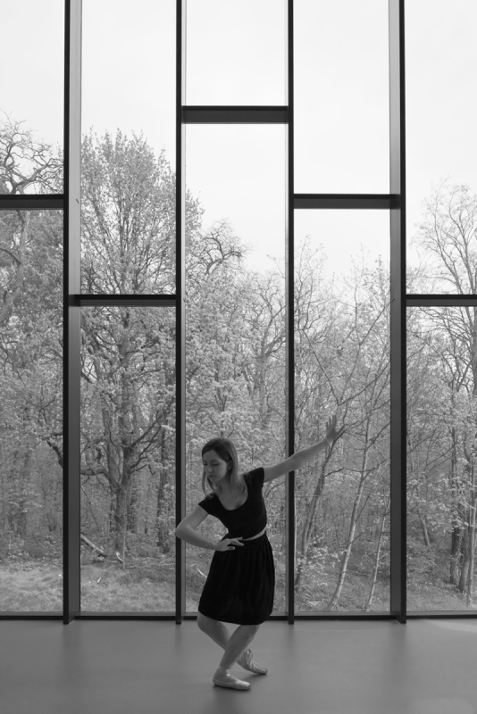 2016 ZIELONA GORA Ania Szafran baletnica w miescie ballerina project tancerka balet ballerina window okno baletnica w oknie okna biblioteka uniwersytecka uz uniwersytet zielonogorski FOT. PAWEL JANCZARUK / WueF
