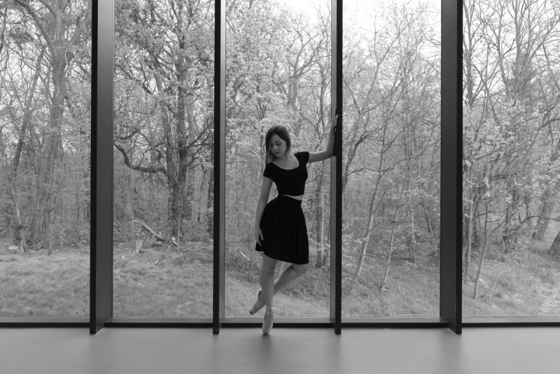 2016 ZIELONA GORA Ania Szafran baletnica w miescie ballerina project tancerka balet ballerina window okno baletnica w oknie okna biblioteka uniwersytecka uz uniwersytet zielonogorski FOT. PAWEL JANCZARUK / WueF