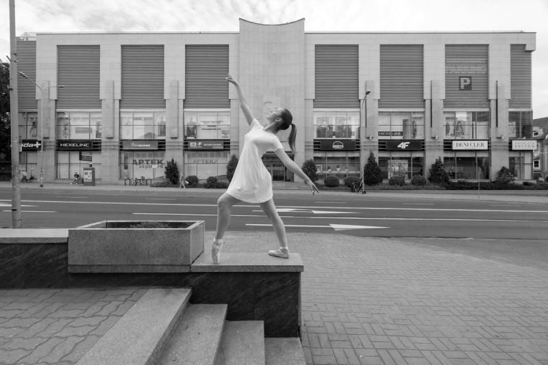 2016 ZIELONA GORA Ania Szafran baletnica w miescie ballerina project tancerka balet graffitt ul westerplatte FOT. PAWEL JANCZARUK / WueF