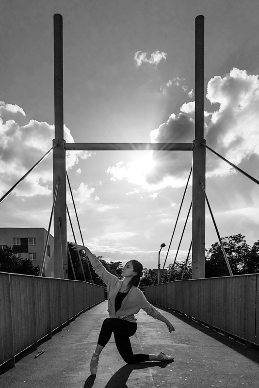 2016 ZIELONA GORA Ania Szafran baletnica w miescie ballerina project tancerka balet carrefour wiadukt FOT. PAWEL JANCZARUK / WueF