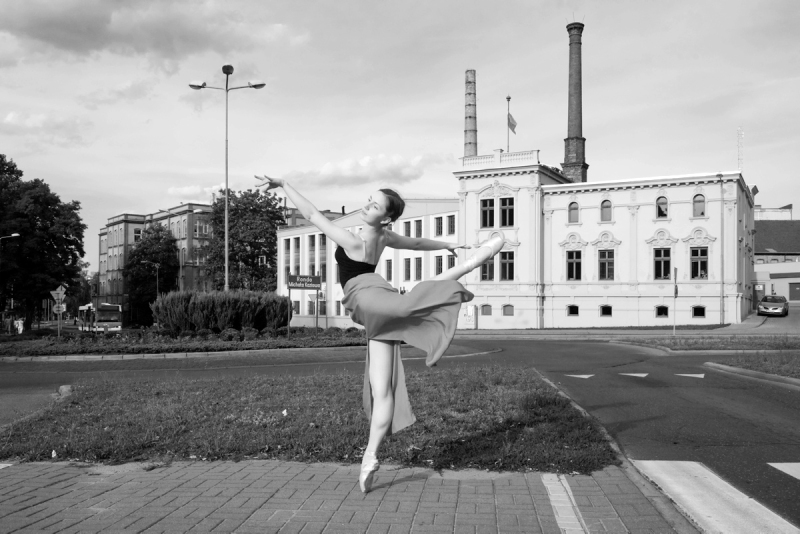 2016 ZIELONA GORA Ania Szafran baletnica w miescie ballerina project tancerka balet fot pawel janczaruk