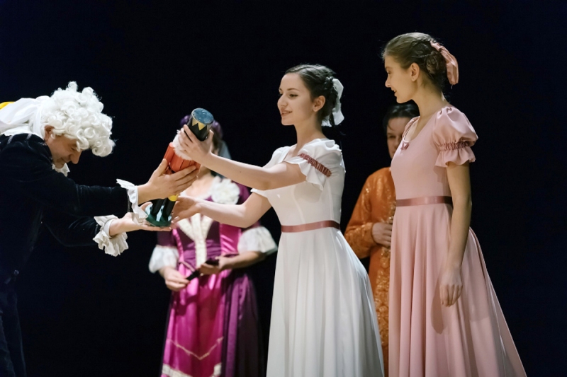 ZIELONA GORA Ania Szafran dziedek do orzechow balet baletnica w miescie teatr fot pawel janczaruk