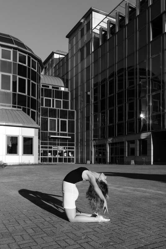 2016 ZIELONA GORA Ania Szafran baletnica w miescie ballerina project tancerka balet uniwersytet zielonogorski uz fot pawel janczaruk
