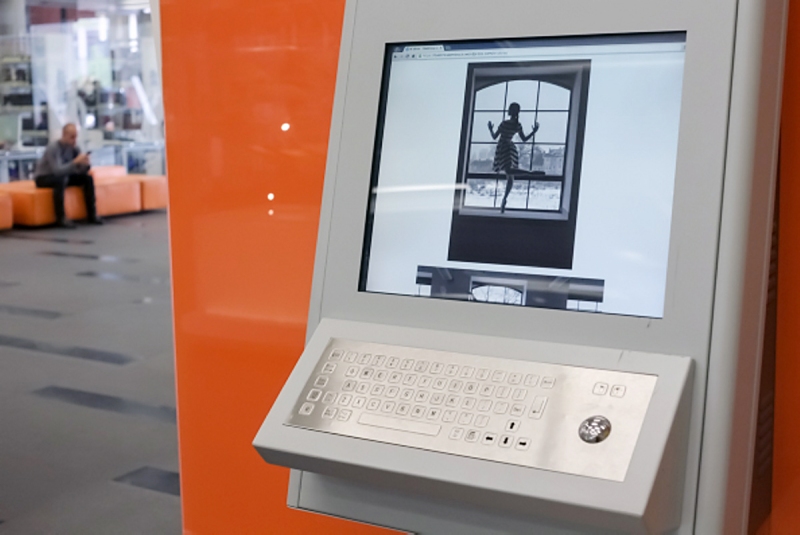 2017 KATOWICE konferencja naukowa wystawa ciniba otwarcie baletnica w oknie instalacja multimedialna fot pawel janczaruk