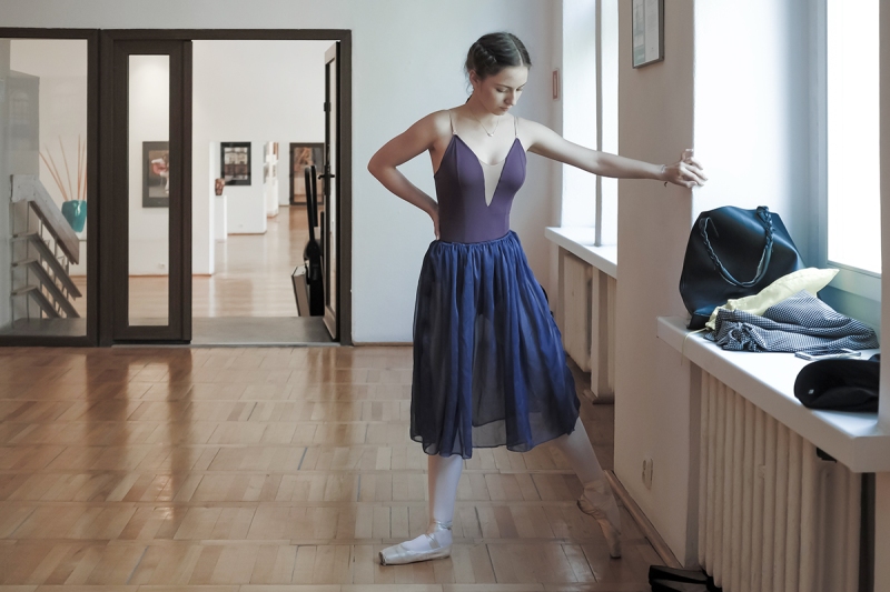 2017 ZIELONA GORA Ania Szafran baletnica w miescie ballet ballerina project tancerka balet ballerina n the city muzeum wystawa baletnica w oknie fot pawel janczaruk