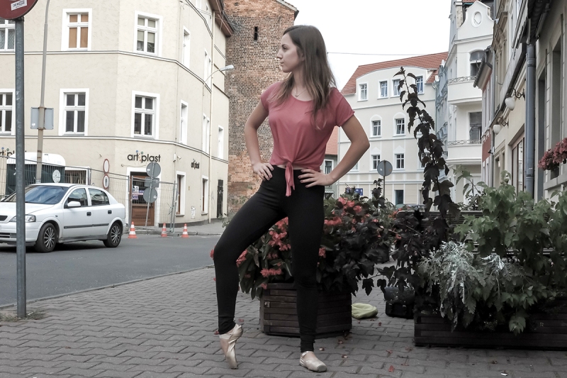 2017 ZIELONA GORA Ania Szafran baletnica w miescie ballet ballerina project tancerka balet ballerina n the city wieza glodowa fot pawel janczaruk