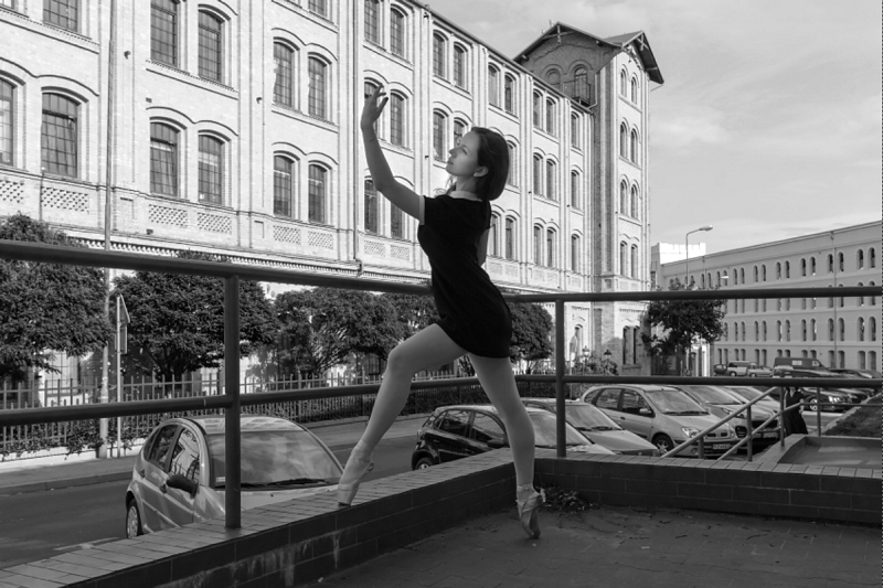 2017 ZIELONA GORA Ania Szafran baletnica w miescie ballerina project tancerka balet ul fabryczna fot pawel janczaruk