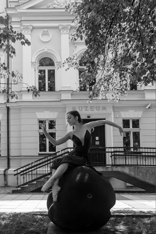 2017 ZIELONA GORA Ania Szafran baletnica w miescie ballerina project tancerka balet muzeum mzl FOT. PAWEL JANCZARUK