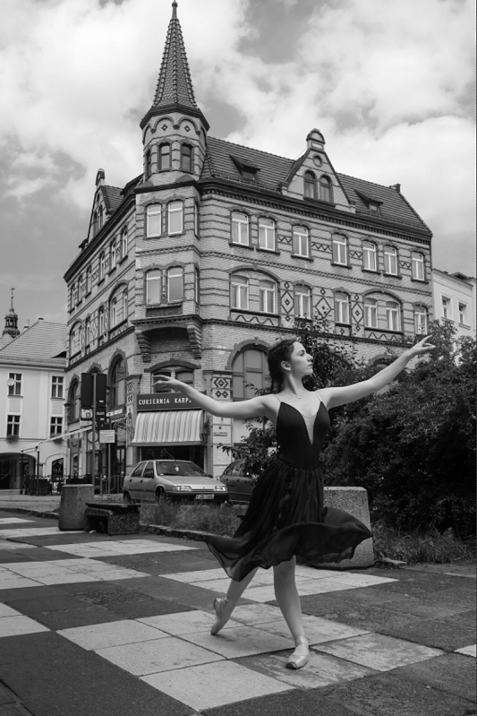 2017 ZIELONA GORA Ania Szafran baletnica w miescie ballerina project tancerka balet plac pocztowy ermitaz FOT. PAWEL JANCZARUK