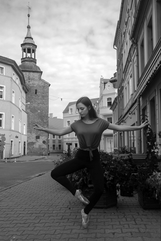 2017 ZIELONA GORA Ania Szafran baletnica w miescie ballet ballerina project tancerka balet ballerina n the city wieza glodowa FOT. PAWEL JANCZARUK