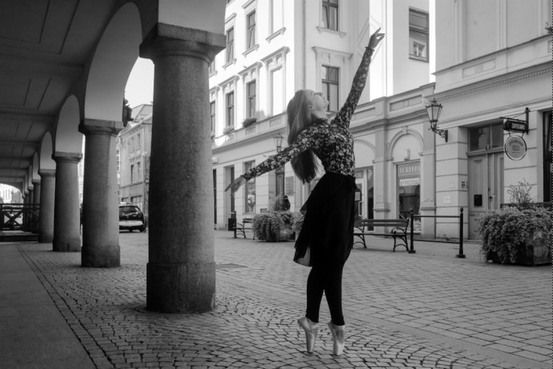 2018 ZIELONA GORA Ola Dudziak baletnica w miescie ballet ballerina project tancerka balet ballerina in the city filary fot. pawel janczaruk