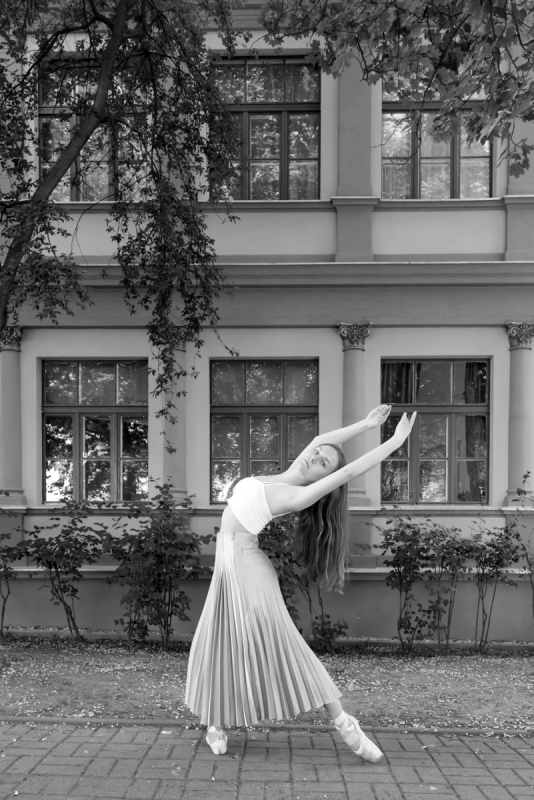 2020 ZIELONA GORA baletnice baletnica w miescie baletnica w oknie baletnica na ulicy ballerina in the street ballet ballerina project tancerka balet ballerina in the city hanna hania bartkowiak ul chrobrego rondo FOT. PAWEL JANCZARUK