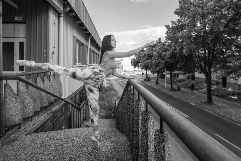 2021 ZIELONA GORA baletnice baletnica w miescie baletnica w oknie baletnica na ulicy ballerina in the street ballet ballerina project tancerka balet ballerina in the city olivia schneider polon FOT. PAWEL JANCZARUK / WueF