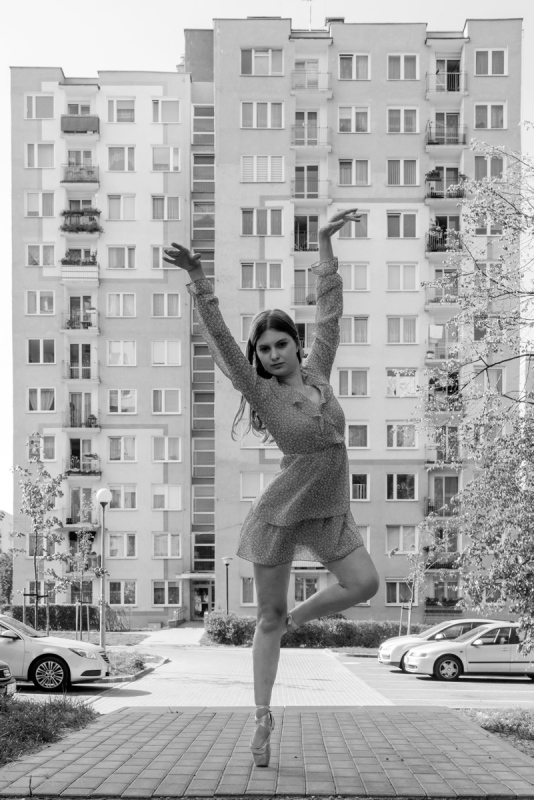 2020 ZIELONA GORA Zuzanna Monczak Zuza baletnica w miescie baletnica w oknie baletnica na ulicy ballerina in the street ballet ballerina project tancerka balet ballerina in the city ul wyszynskiego FOT. PAWEL JANCZARUK / WueF