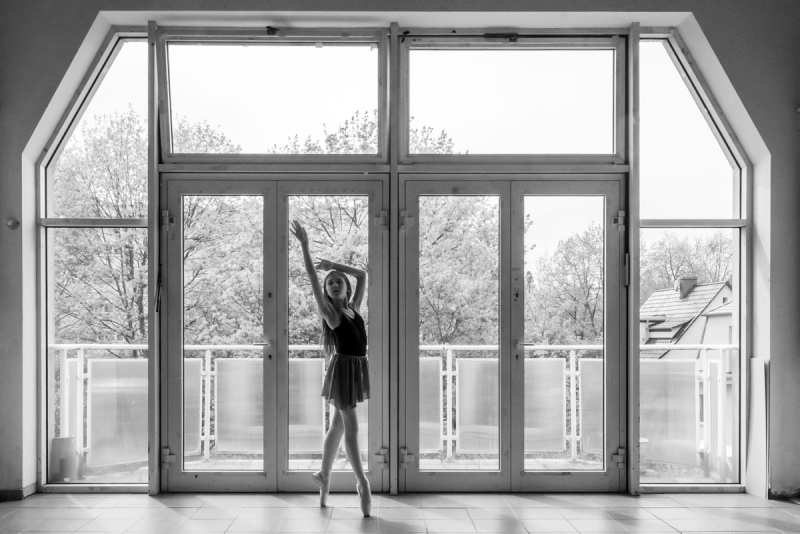 2022 ZIELONA GORA baletnice baletnica w miescie baletnica w oknie ballet ballerina project tancerka balet ballerina in the window uz isw instytut sztuk wizualnych uniwersytet zielonogorski studio natasza wozniak nataszka FOT. PAWEL JANCZARUK / WueF